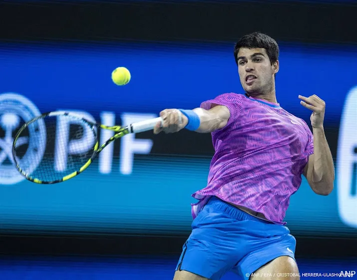 tennisser alcaraz meldt zich af voor toernooi van barcelona