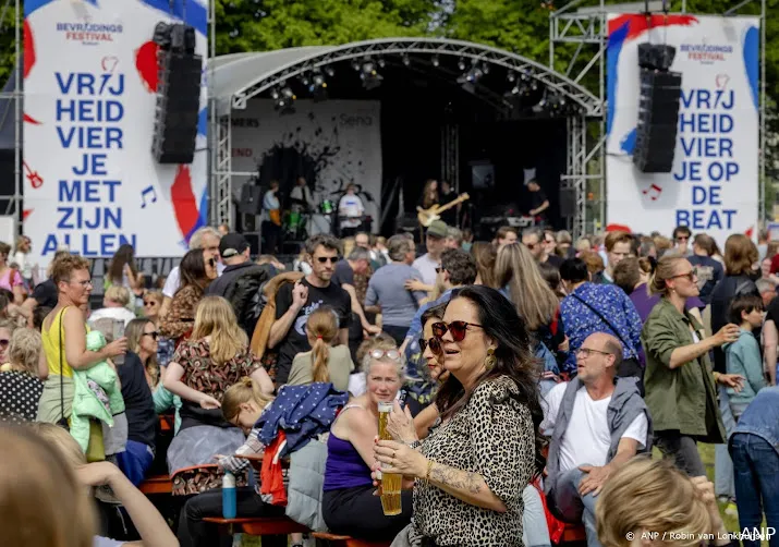 terreinen bevrijdingsfestivals stromen vol met bezoekers