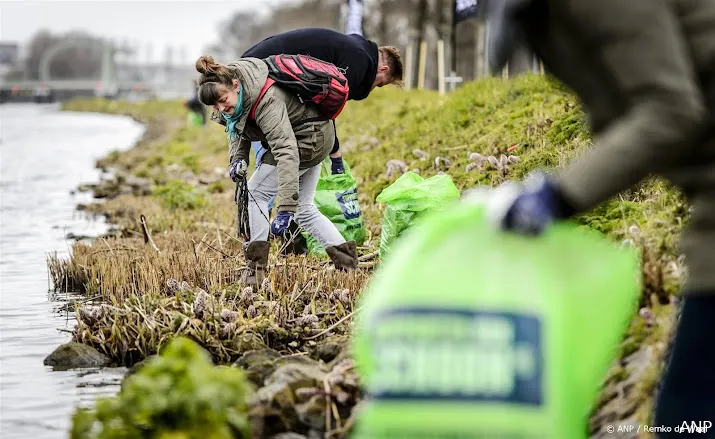 tienduizenden vrijwilligers ruimen zwerfafval op tijdens actiedag