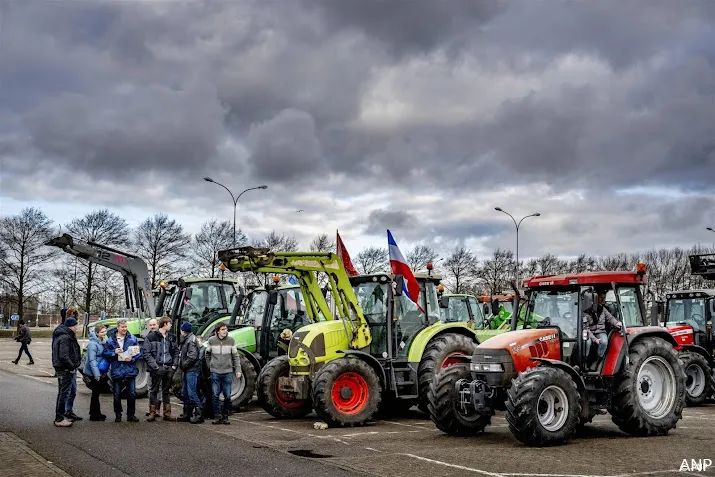 tientallen trekkers verzamelen zich bij beverwijkse bazaar