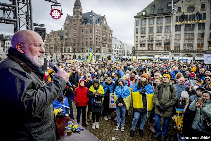 timmermans poetin kan alleen winnen als we onverschillig zijn