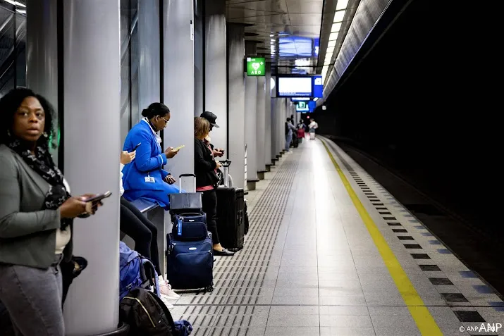 treinverkeer van en naar schiphol ligt tot 02 00 uur stil