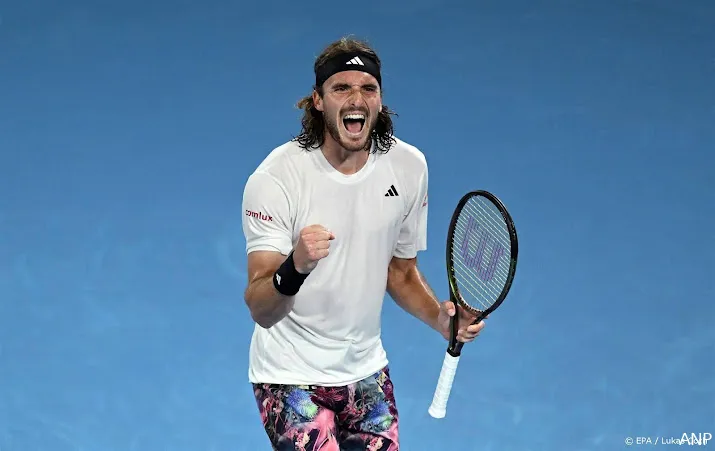 tsitsipas voor derde keer op rij naar halve finales in melbourne