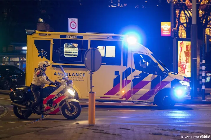 twee volwassenen en baby naar ziekenhuis na woningbrand den haag