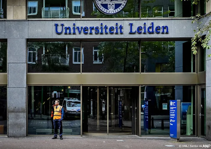 universiteiten gaan engels beperken en nederlands meer promoten