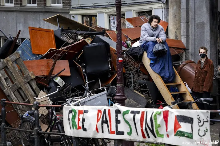 uva bestuur in gesprek met pro palestijnse demonstranten