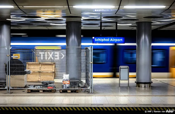 veel minder treinen rond schiphol door kapotte bovenleiding