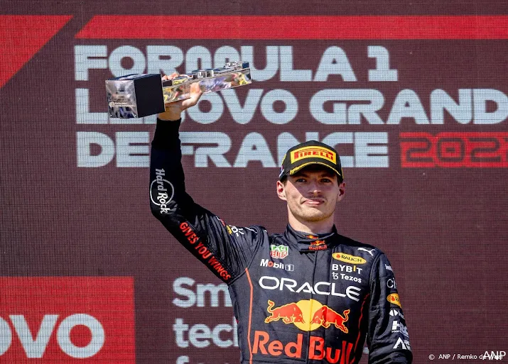 verstappen leeft mee met leclerc maar geniet van zege en punten