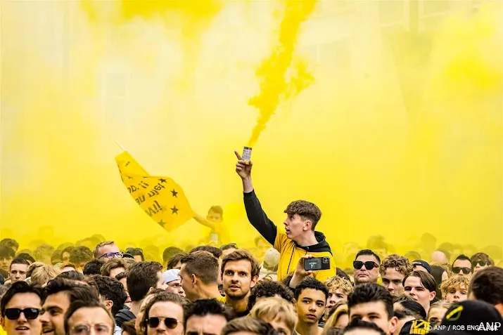 voetballers nac na promotie gehuldigd op grote markt in breda