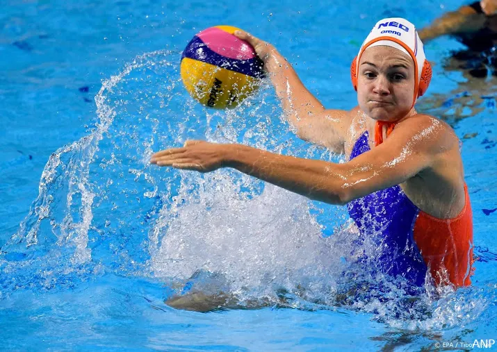 waterpolosters naar kwartfinale van wk