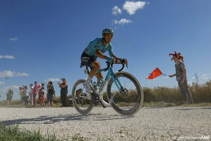 wielrenner loetsenko stapt af in zeventiende touretappe