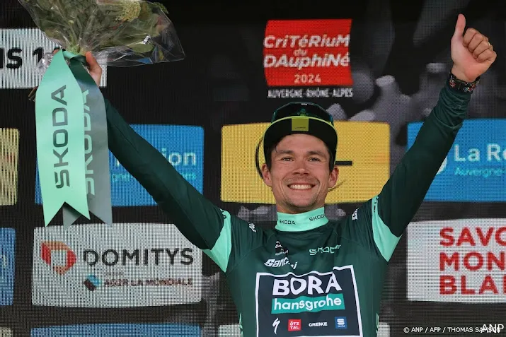 wielrenner roglic houdt net genoeg over voor eindzege dauphine