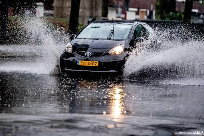 zware regen leidt tot wateroverlast