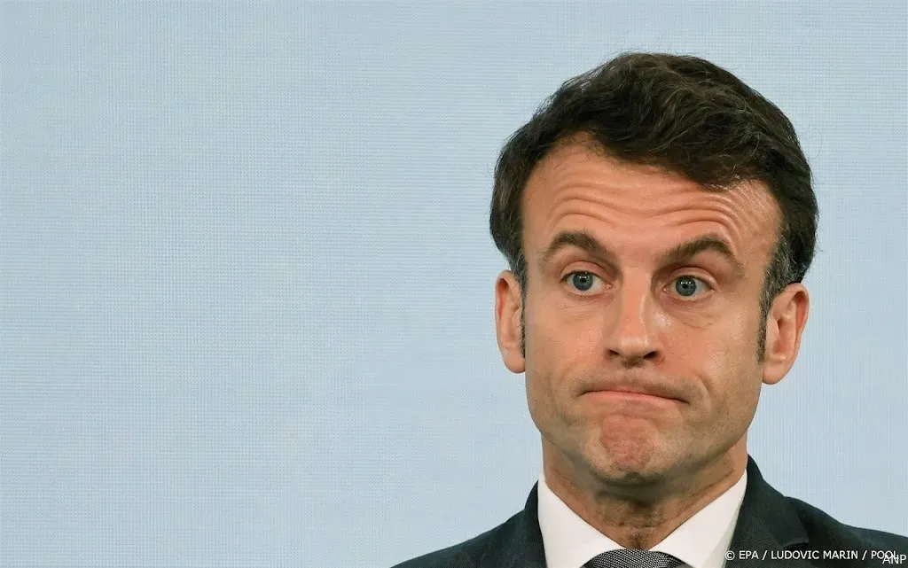 macron ziet oorlog alleen eindigen aan onderhandelingstafel1676793789