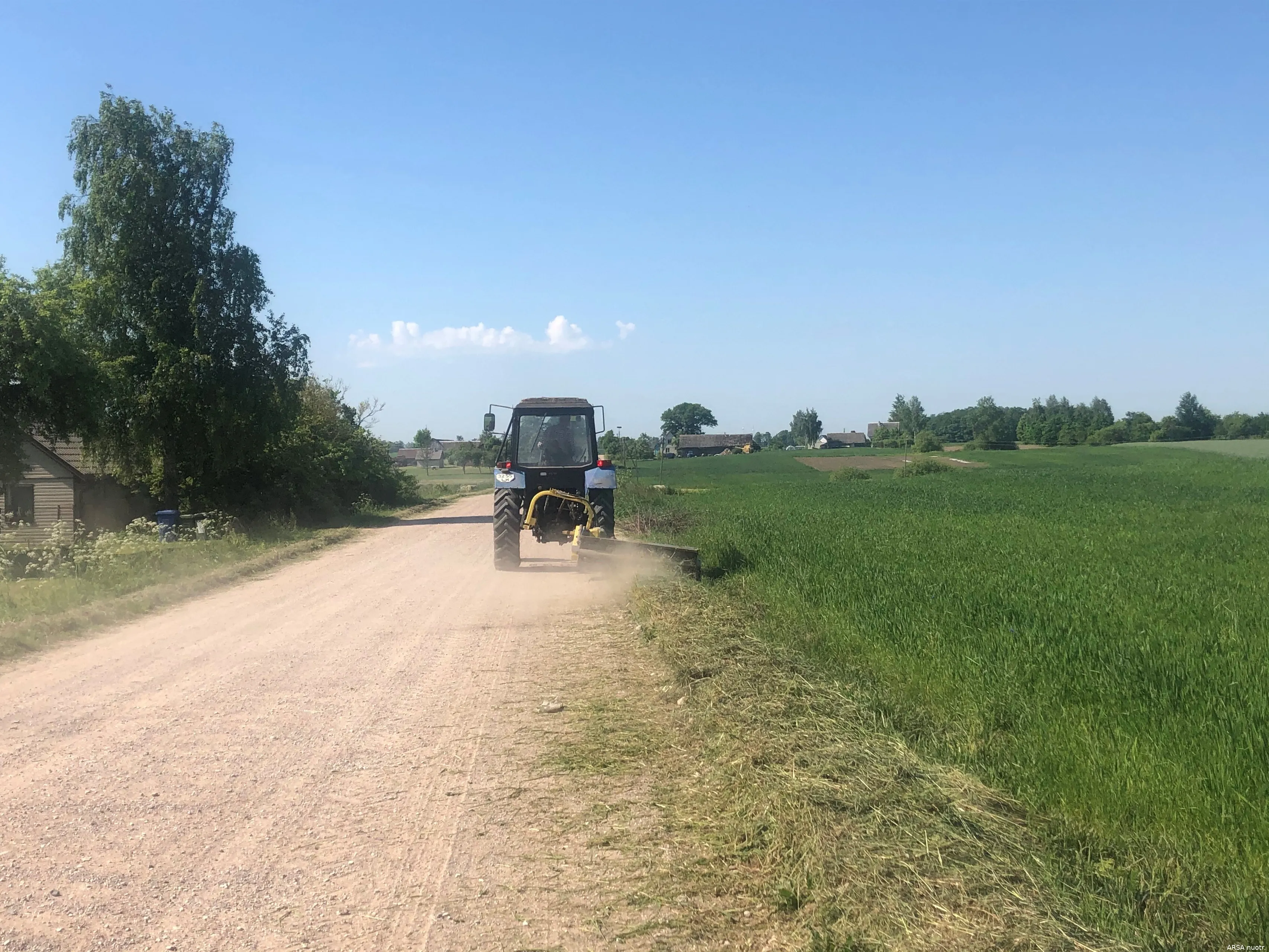 sienaujaumos rajono keliu pakieles