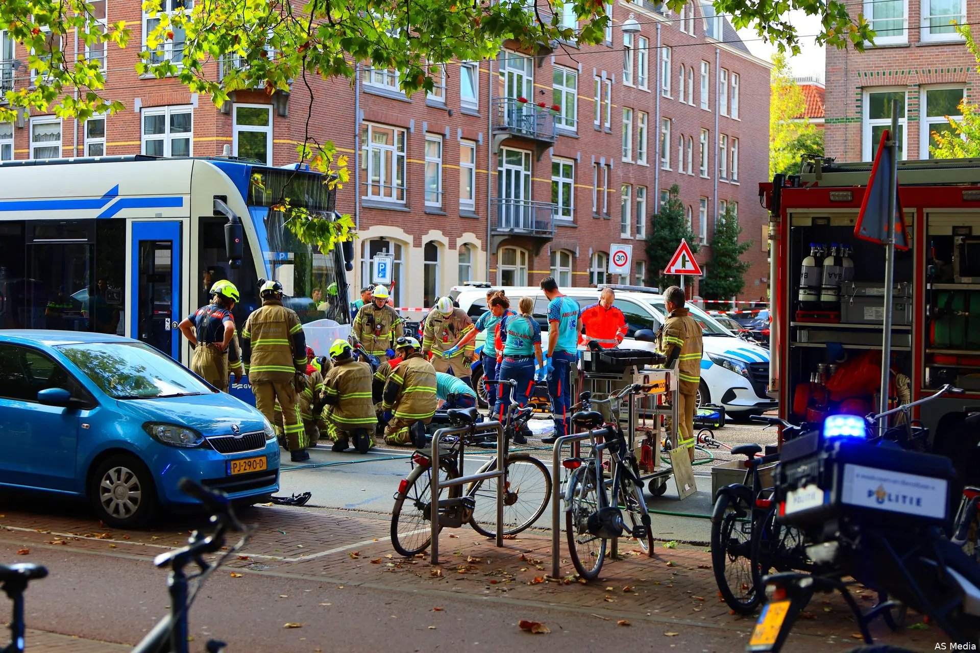 persoon bekneld onder tram na aanrijding in amsterdam3 scaled