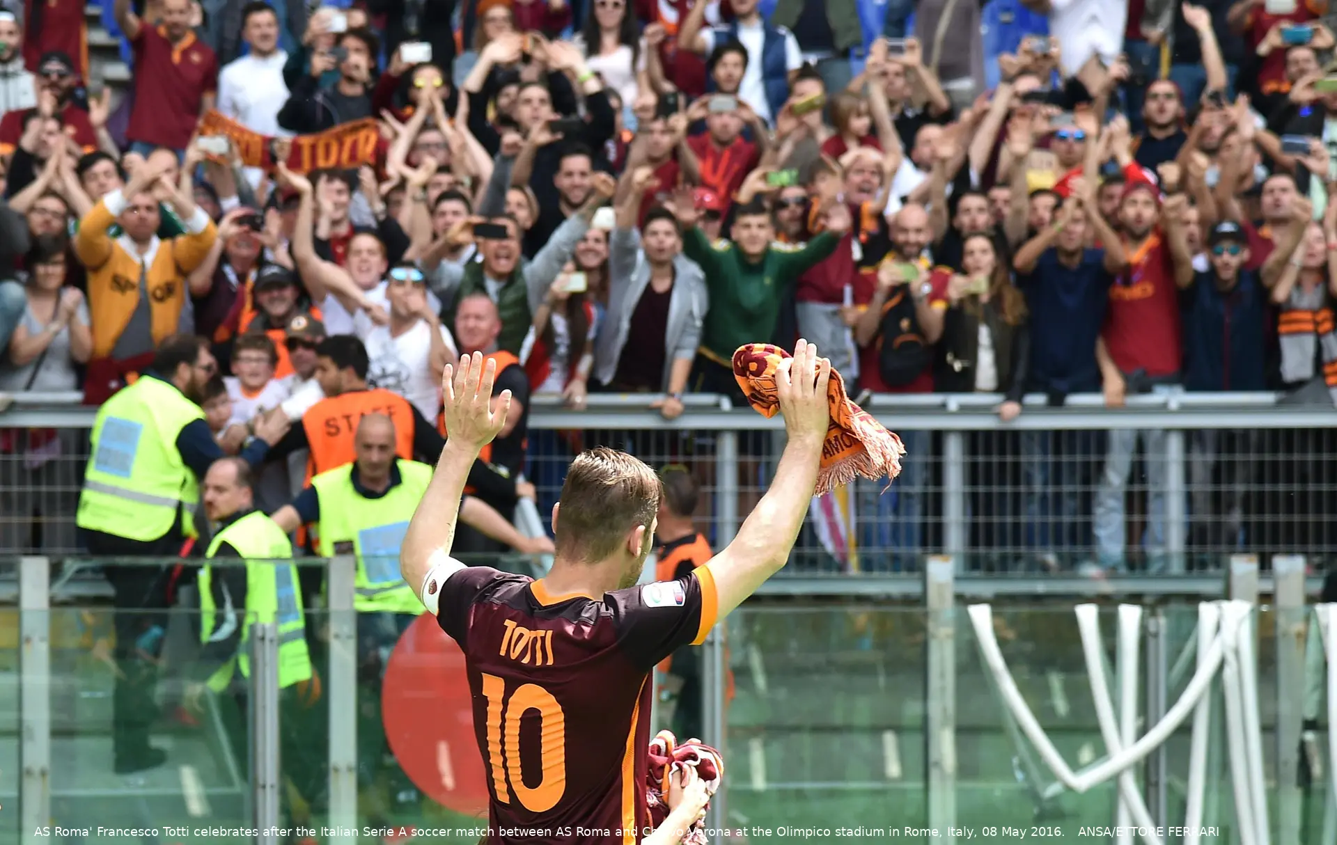 totti saluta 41