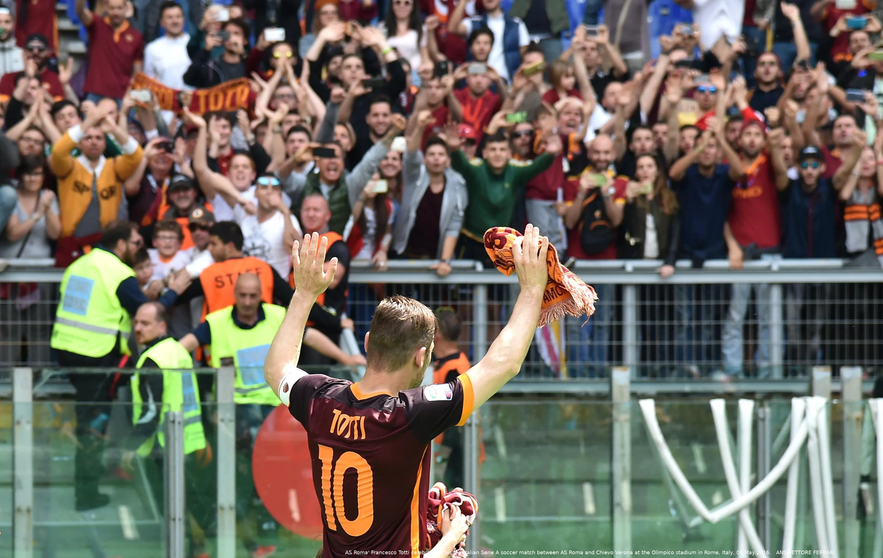 totti saluta 41