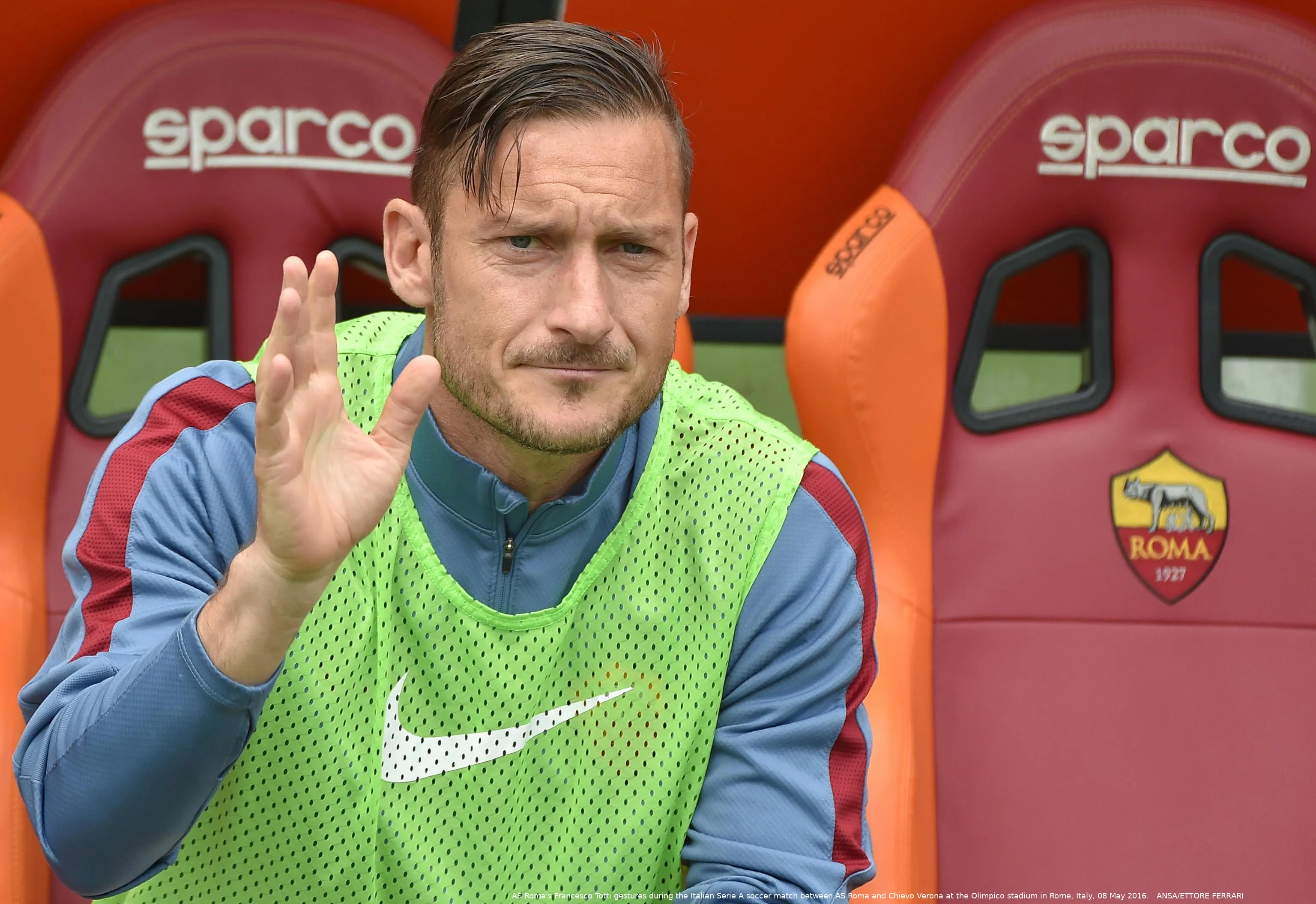 totti saluta