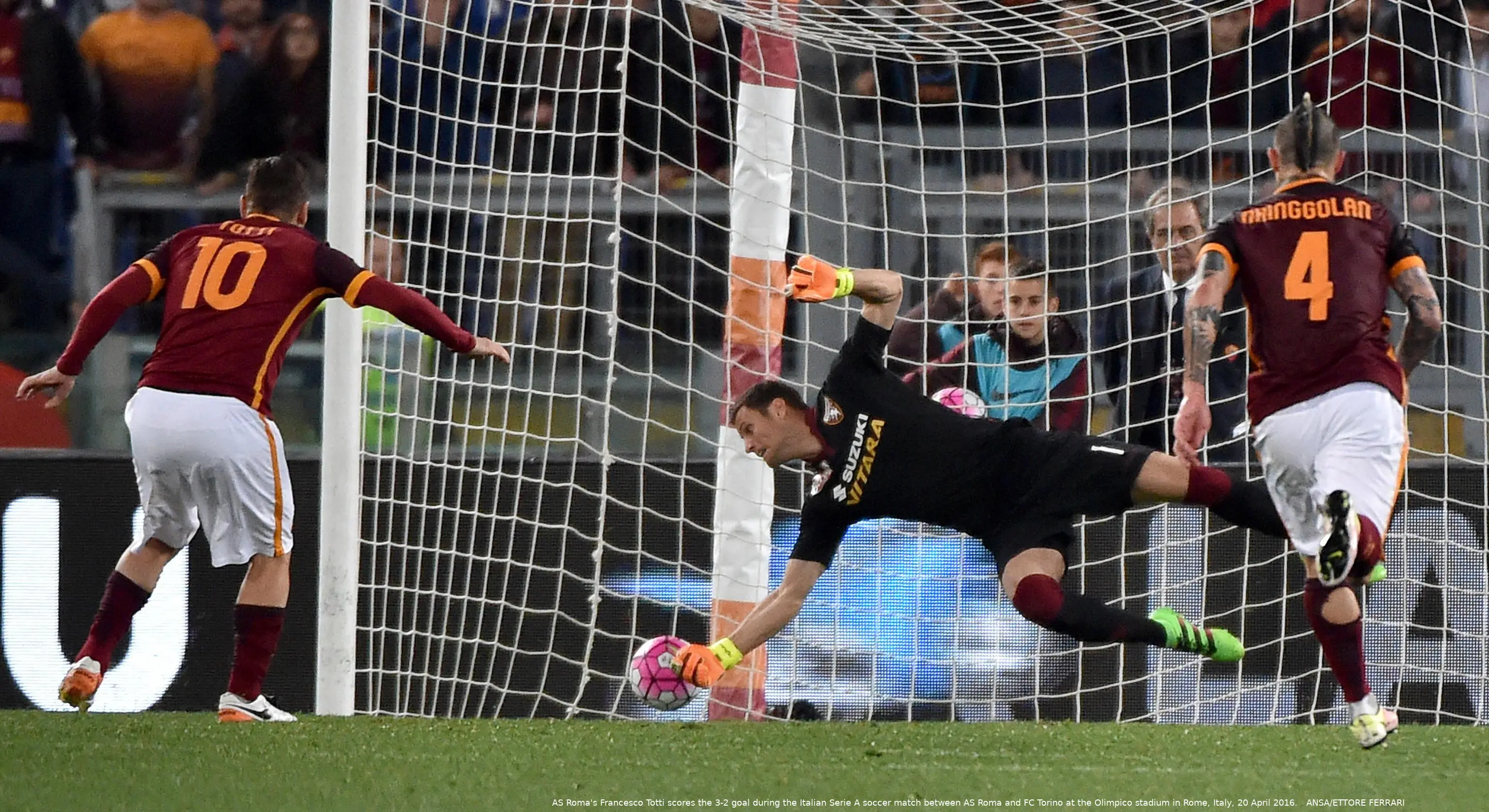 totti rigore spalle
