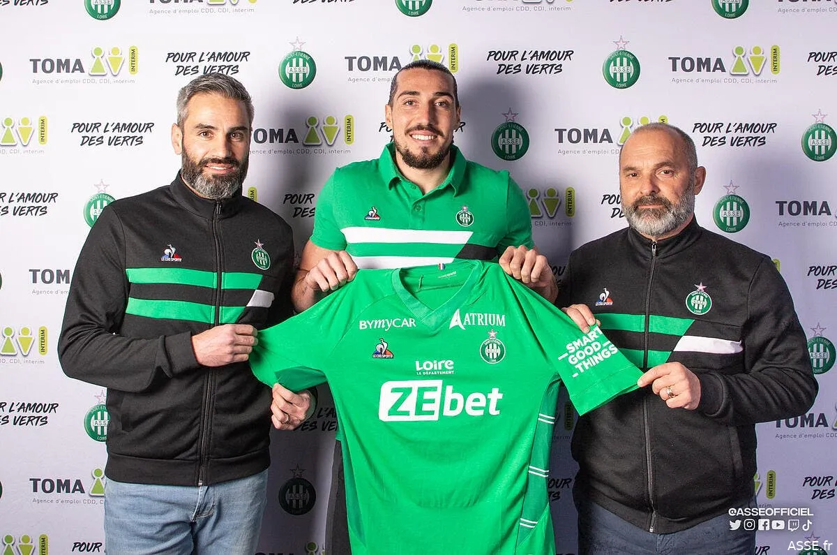 officiel enzo crivelli signe a saint etienne asse 333707