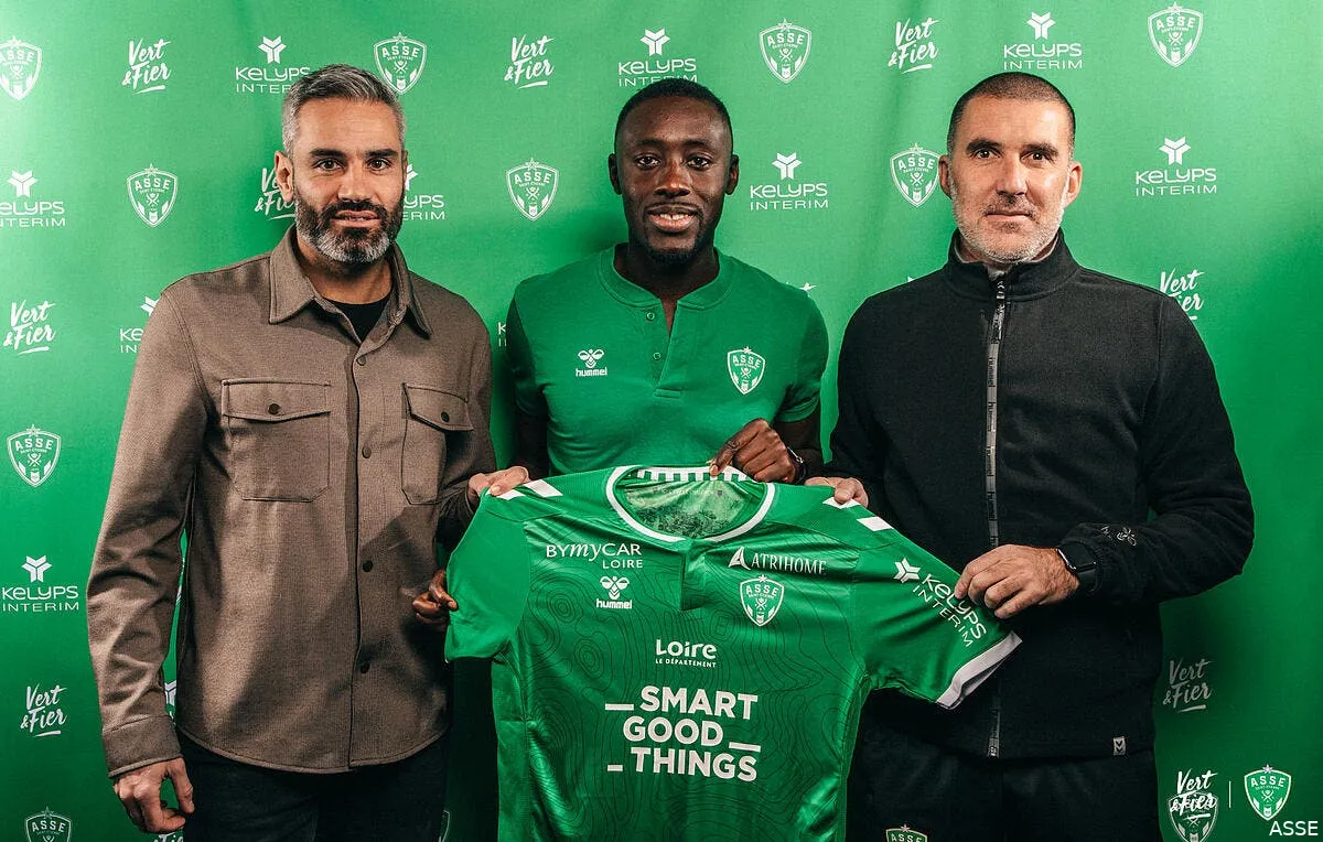officiel dennis appiah signe a saint etienne appiah 355356