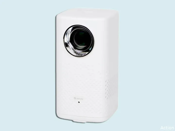Denver PR-4700 projector Action (1)