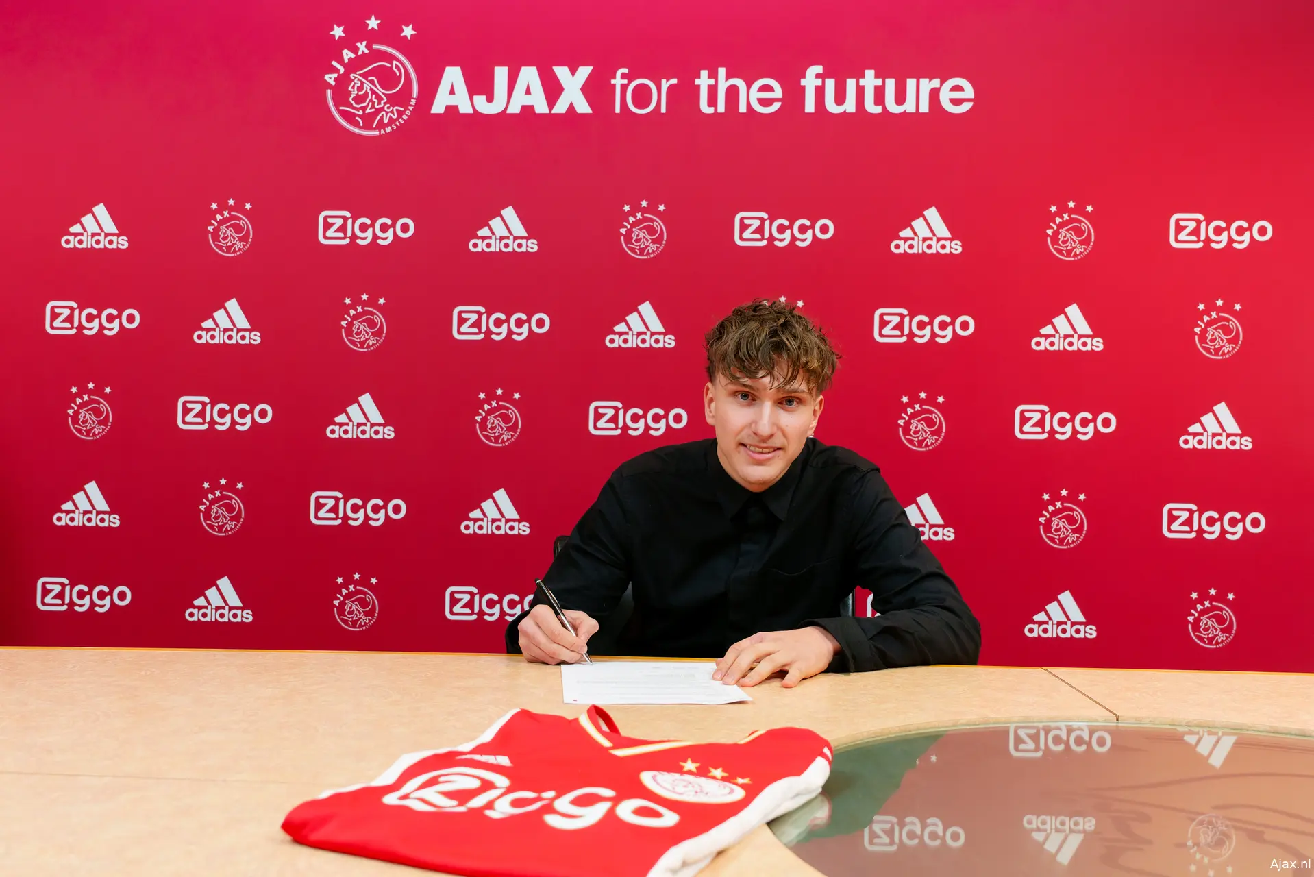 mika godts ajax 2223