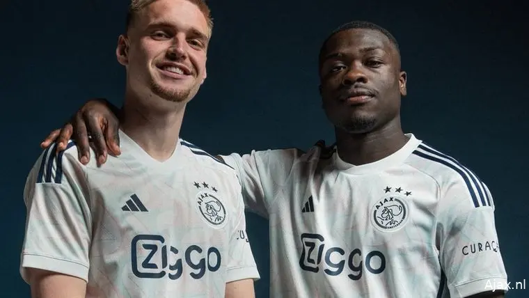 nieuw uitshirt ajax