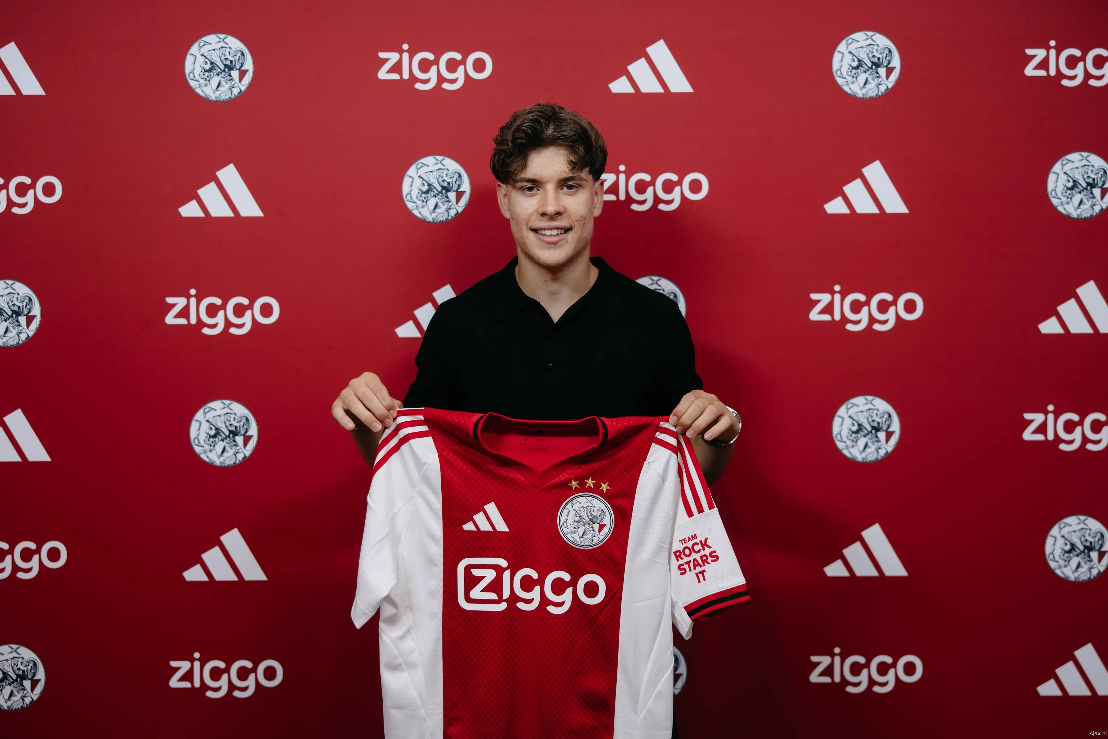 Ajax Showtime Jano Monserrate