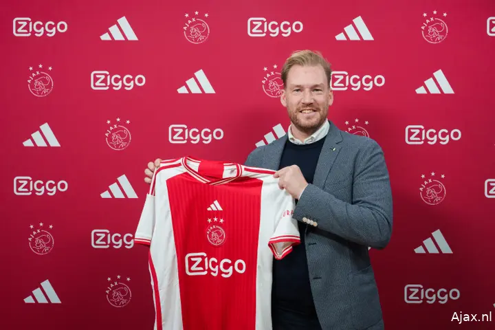 Directeur voetbal Marijn Beuker bij zijn presentatie.