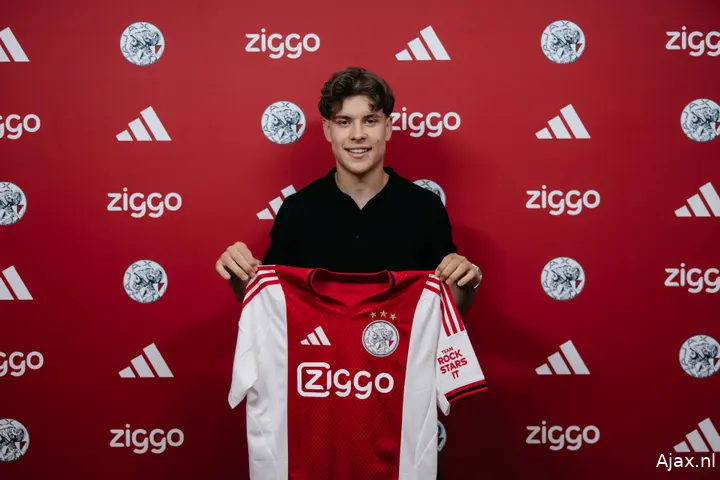 Ajax Showtime Jano Monserrate