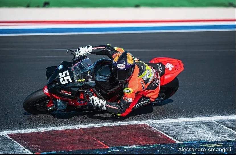 ef4482b3 43bd 4976 a55e a7fc44e9f96f