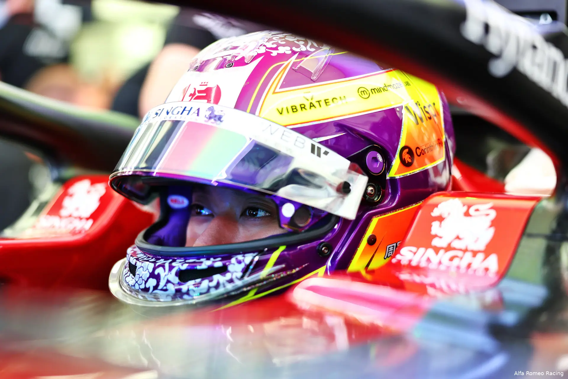 guanyu zhou c43 alfa romeo f1 testing bahrein 2023 2