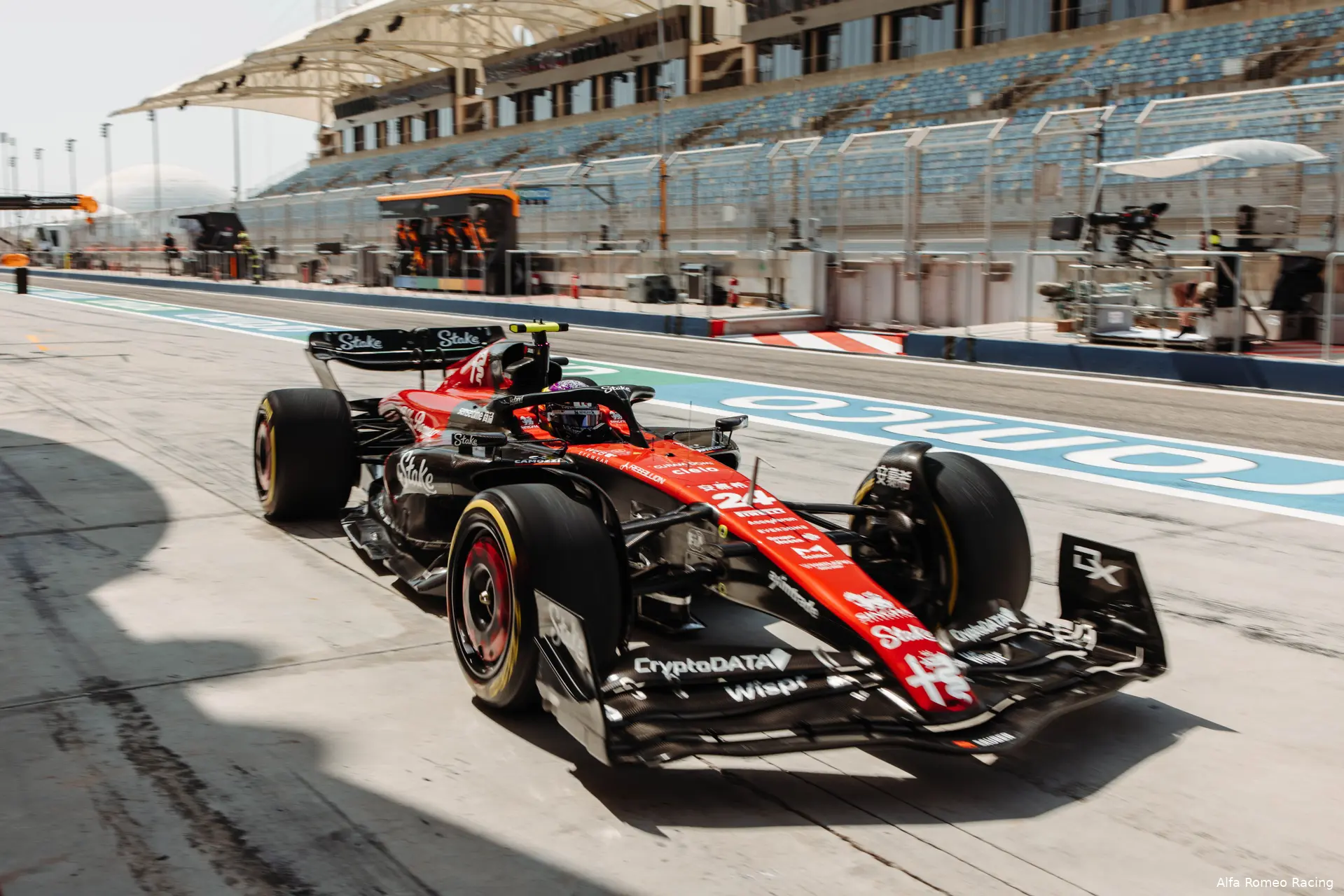 guanyu zhou c43 alfa romeo f1 testing bahrein 2023