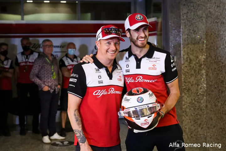 De samenwerking tussen Raikkonen en Giovinazzi toonde tegen het einde van 2021 haarscheurtjes. Voor 2022 worden beide coureurs vervangen. (Foto: Alfa Romeo Racing)