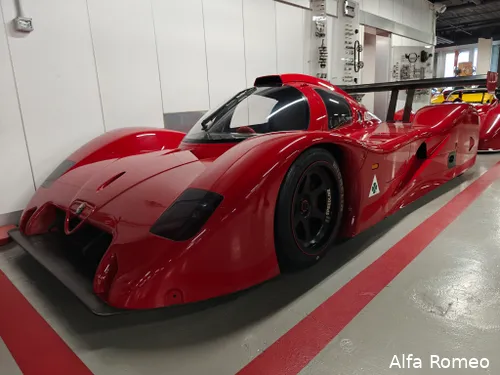 De raceauto's zijn ook van de partij, zoals dit indrukwekkende exemplaar.