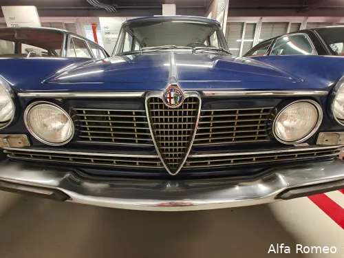 Aanzienlijk minder rond dan veel Alfa's, maar wel enorm stoer.