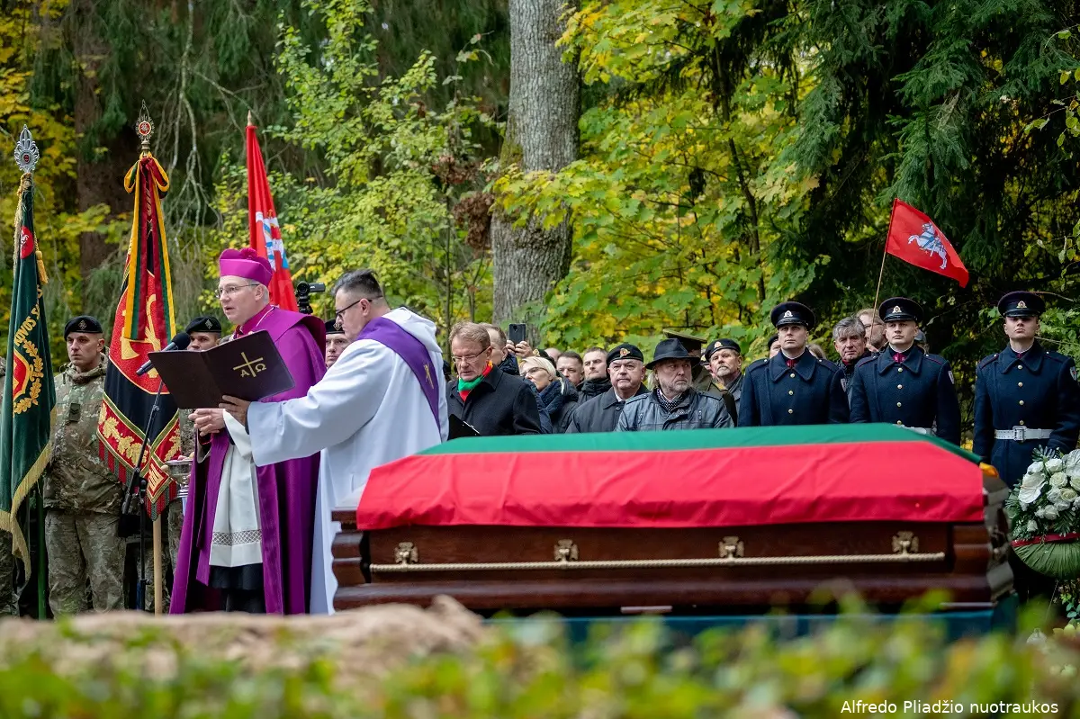 2023 10 21 piet lietuvos partizan vado plk juozo vitkaus kazimieraiio laidotuvi ceremonija 53274151001 o