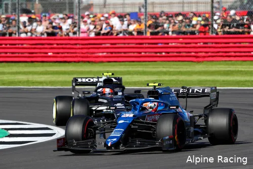 Na de chassiswissel was Esteban Ocon in staat het op te nemen tegen onder meer de AlphaTauri's. (Foto: Alpine Racing)