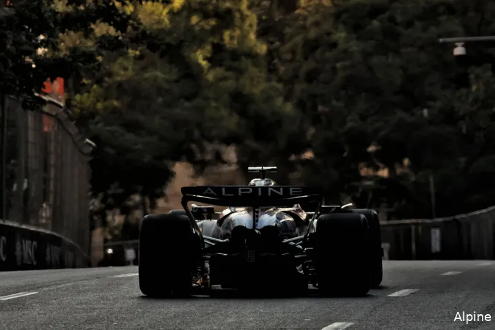 <i>Norris kwam een langzame Ocon tegen.</i>