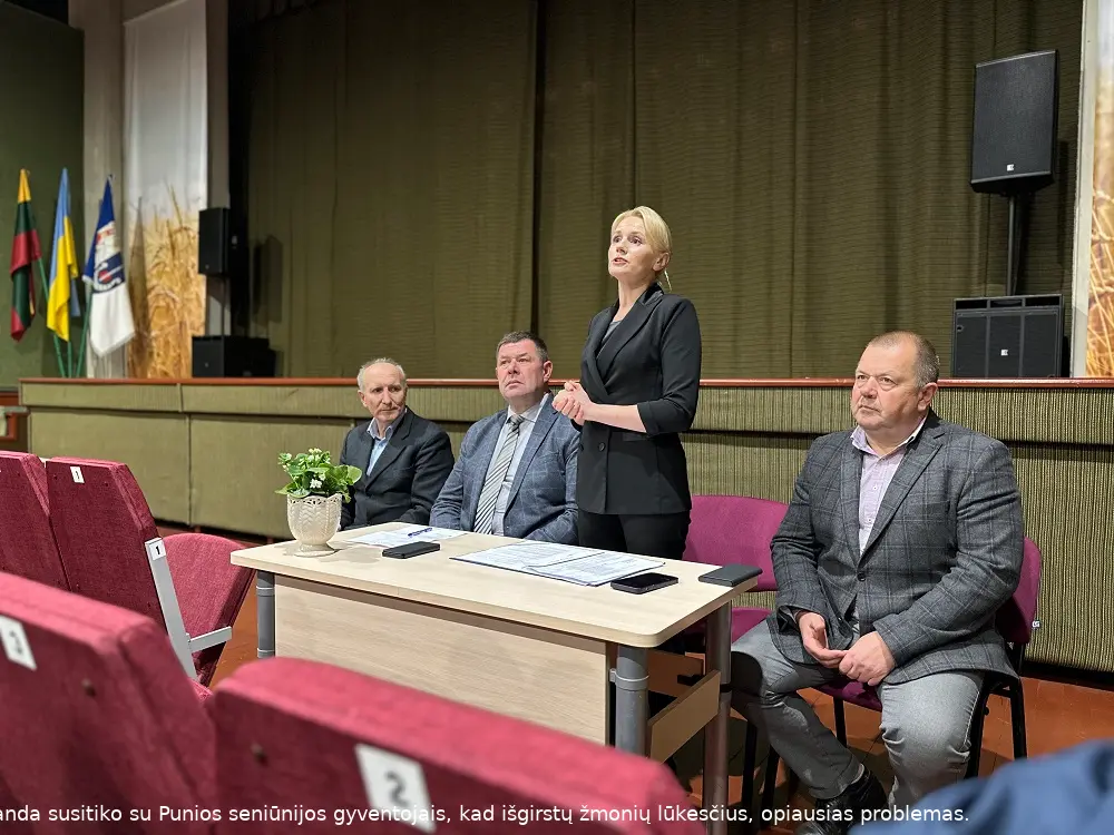 alytaus rajono mere rasa vitkauskiene ir jos komanda susitiko su punios seniunijos gyventojais kad isgirstu zmoniu lukescius opiausias problemas