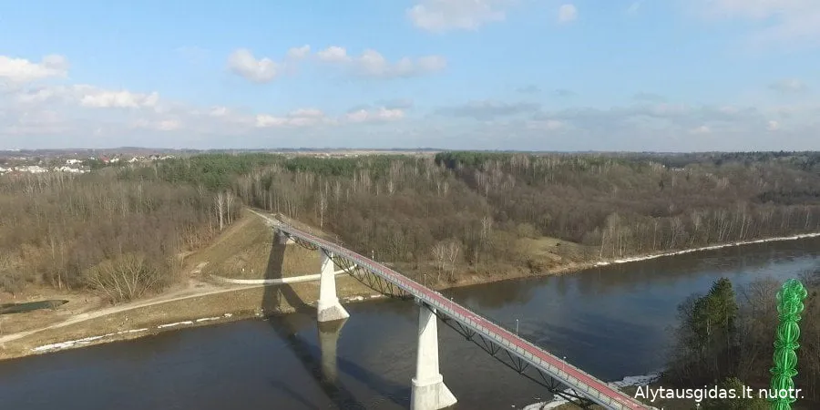 bus tesiamas pesciuju ir dviraciu takas1