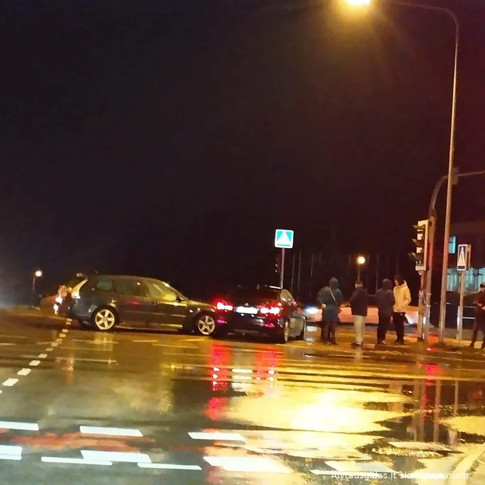 bmw323320044 880803222955280 3440660618658537664 n