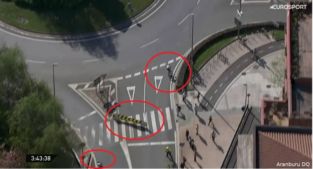 Alex Aranburu foi desclassificado por ter cortado uma rotunda nos quilómetros finais da Volta ao País Basco