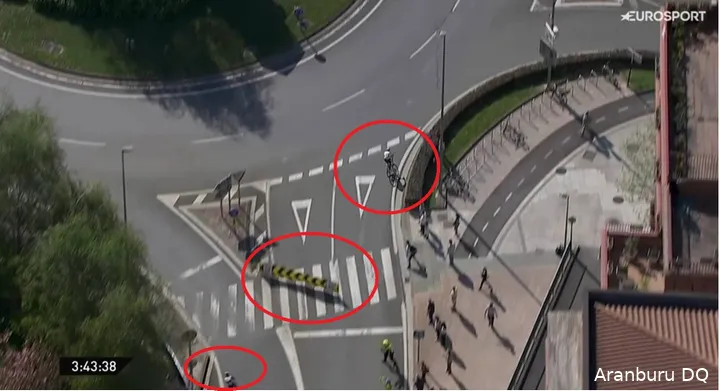 Alex Aranburu foi desclassificado por ter cortado uma rotunda nos quilómetros finais da Volta ao País Basco