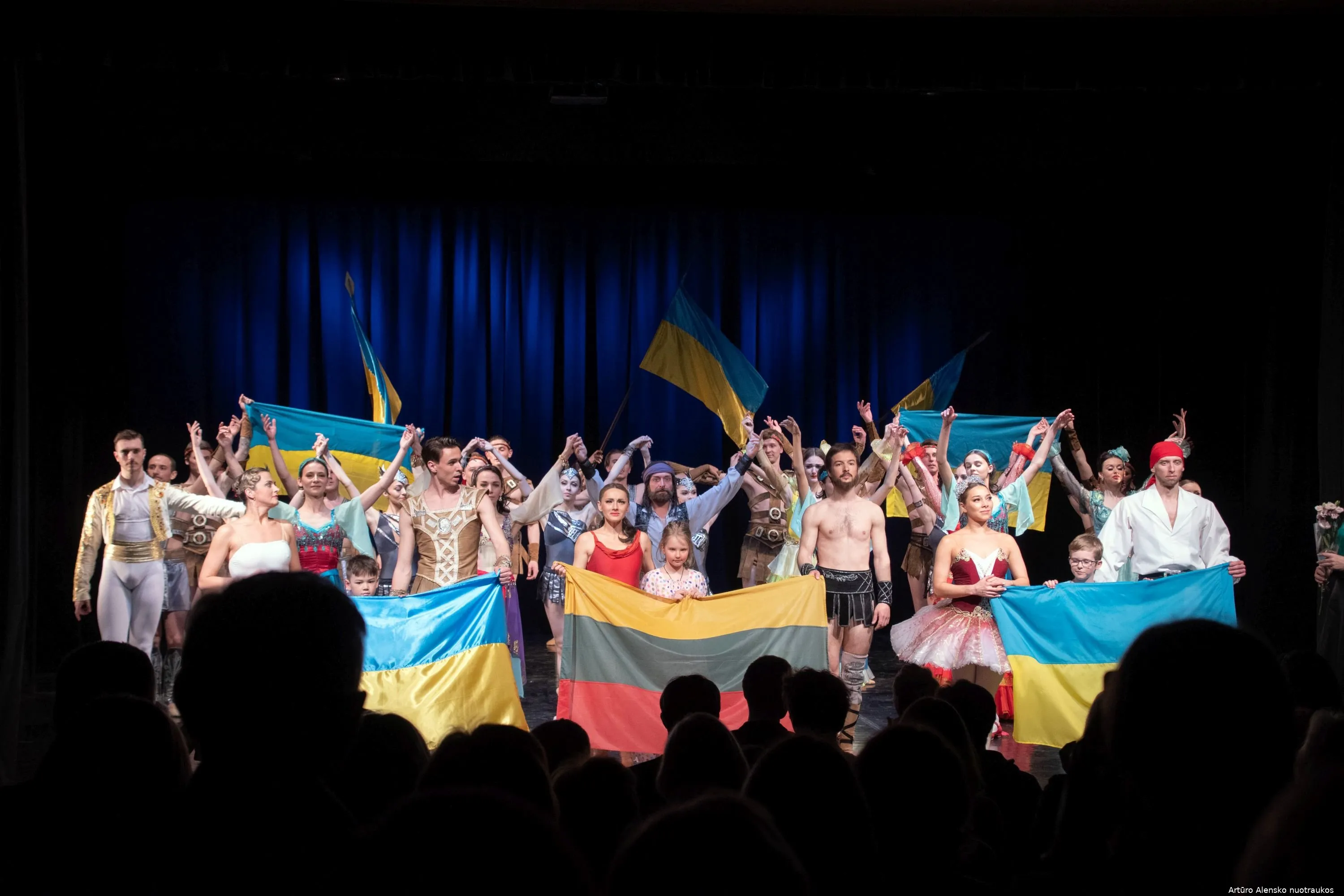 nusilenkimai1 baletogala charkivballet 220504 fotoarturasalenskas