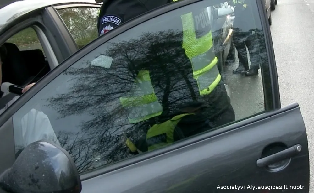 alcpoli03 po reportazo00 00 08 17still161as