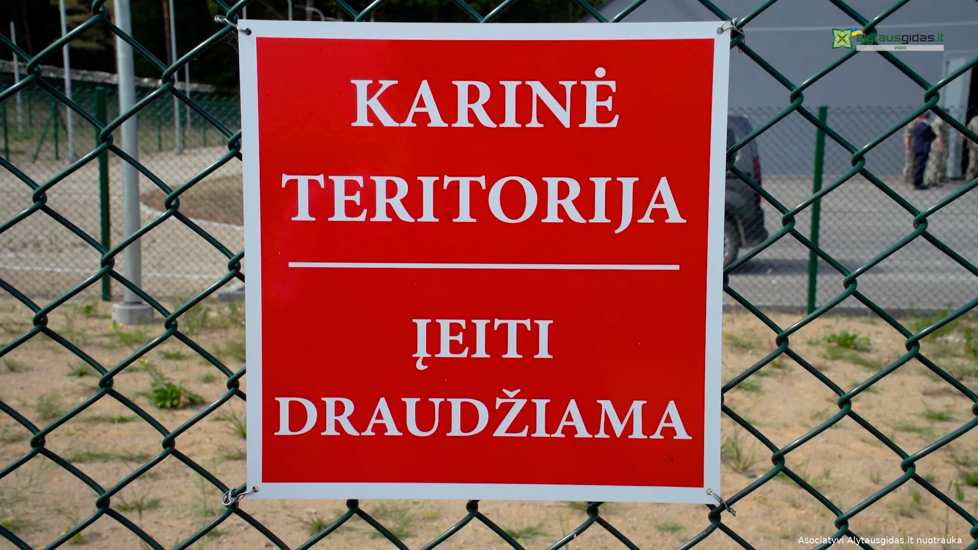 karine03 po reportazo00 00 06 14still193