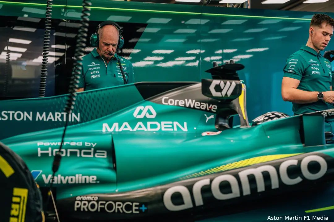 lance-stroll-adrian-newey-aston-martin-amr26-bahrein-test1-woensdag-1